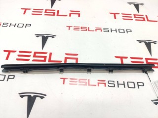 Уплотнитель стекла внутренний двери, ориг. номер 1038408-00-A, Tesla Model S 2016-2021