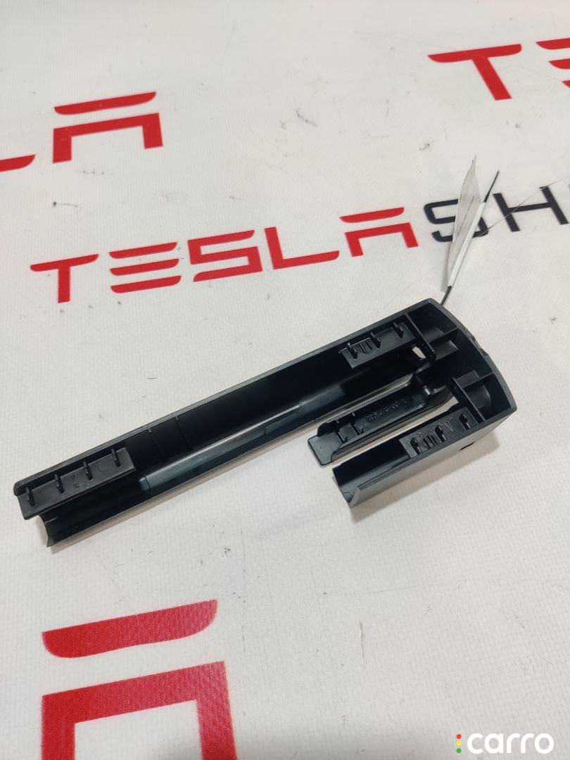 1031676-00-A Заглушка салазки сиденья Tesla Model S 2019г. - фото №2
