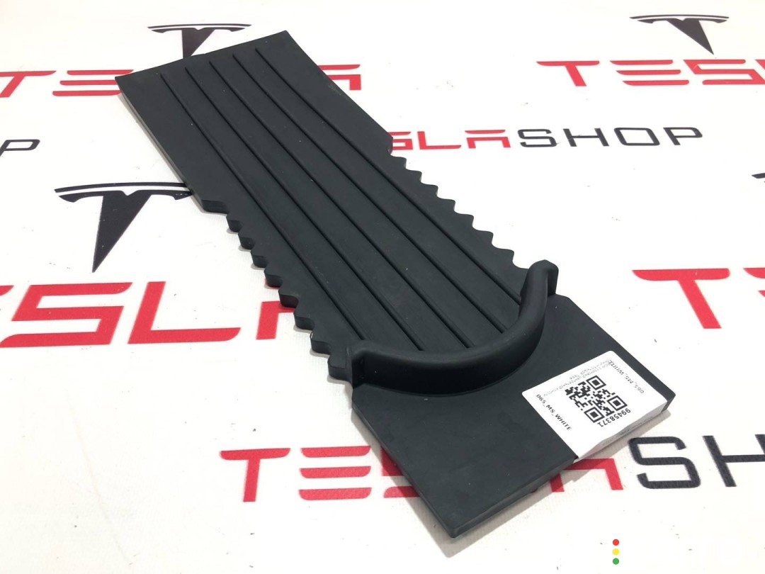 Коврик резиновый центральной консоли Tesla Model S 2016-2021, 1058083-00-B, фото 2
