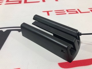 Заглушка салазки сиденья, ориг. номер 1051476-00-A, Tesla Model S 2016-2021