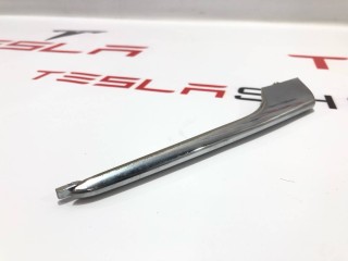Накладка люверсы, ориг. номер 1049609-00-F, Tesla Model X 2015-2021