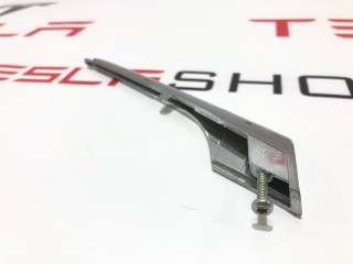 Накладка люверсы, ориг. номер 1049609-00-F, Tesla Model X 2015-2021