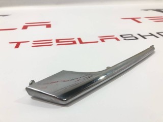 Накладка люверсы, ориг. номер 1049610-00-F, Tesla Model X 2015-2021