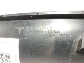Накладка гриля бампера переднего верхняя, ориг. номер 1047021-00-E, Tesla Model X 2015-2021
