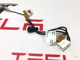 Провод подключения к блоку радио, ориг. номер 1071451-00-A, Tesla Model S 2016-2021