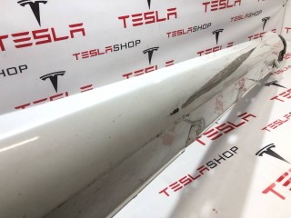 Накладка порога рокерной панели, ориг. номер 6005874-00-G, Tesla Model S 2016-2021