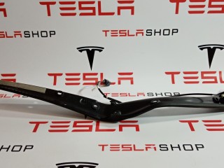 Накладка закрытия подъемной задней двери, ориг. номер 1041595-00-D, Tesla Model X 2015-2021