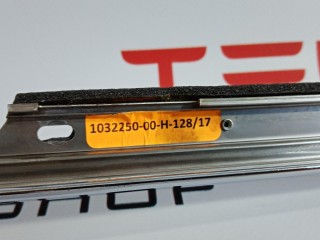 Молдинг подъемной задней двери, ориг. номер 1032250-00-J, 1032250-00-H, Tesla Model X 2015-2021