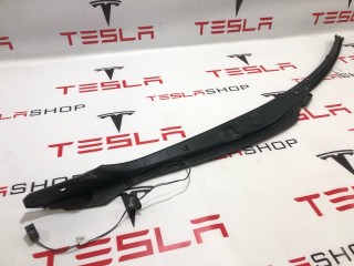 Накладка закрытия подъемной задней двери, ориг. номер 1041594-00-D, Tesla Model X 2015-2021