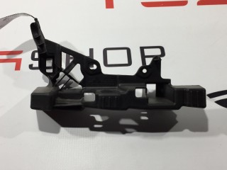 Кронштейн накладки, стойки C, ориг. номер 1056083-00-C, 1051825-00-C, Tesla Model X 2015-2021