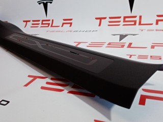Накладка порога переднего двери, ориг. номер 1035987-00-G, Tesla Model X 2015-2021
