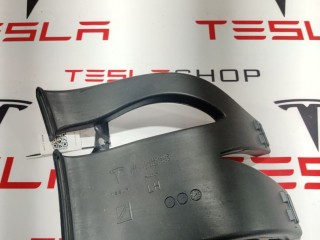 Воздуховод противотуманной фары, ориг. номер 1043929-00-E, Tesla Model X 2015-2021