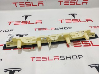 Накладка подъемной задней двери, ориг. номер 1055049-02-D, Tesla Model X 2015-2021