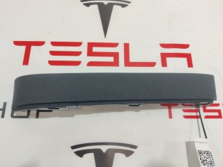 Накладка подъемной задней двери, ориг. номер 1055052-00-A, Tesla Model X 2015-2021