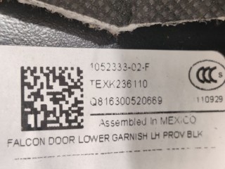 Накладка стекла, подъемной задней двери, ориг. номер 1052333-06-G, Tesla Model X 2015-2021