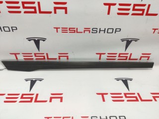 Накладка декоративная обшивки двери, ориг. номер 1036081-09-B, Tesla Model X 2015-2021