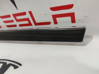 Накладка декоративная обшивки двери, ориг. номер 1036081-09-B, Tesla Model X 2015-2021