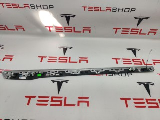 Накладка декоративная обшивки двери, ориг. номер 1035826-09-B, Tesla Model X 2015-2021