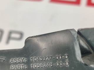 Кронштейн воздуховода противотуманной фары, ориг. номер 1056248-00-D, Tesla Model X 2015-2021