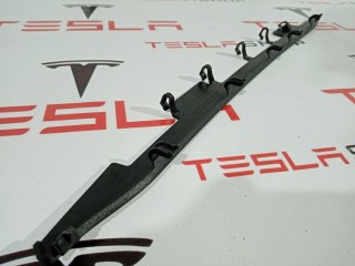 Планка центральной панели, ориг. номер 1130985-00-B, Tesla Model 3 2017-2021
