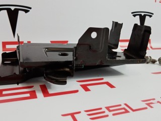 Крепление аккумулятора 12V, ориг. номер 1007556-00-C, Tesla Model S 2012-2016