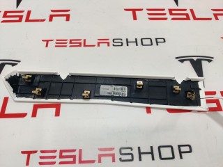 Накладка нижняя бардачка, ориг. номер 1002301-17-B, Tesla Model X 2015-2021