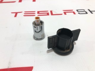 Кнопка открытия/закрытия двери, ориг. номер 1069234-00-A, 1074114-00-B, Tesla Model X 2015-2021
