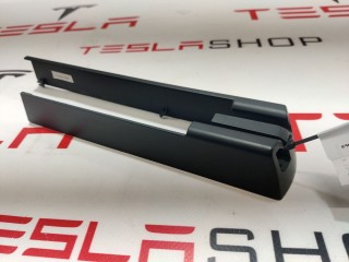 Заглушка салазки сиденья, ориг. номер 1062359-00-E, Tesla Model X 2015-2021