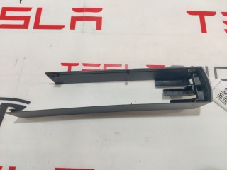 Заглушка салазки сиденья, ориг. номер 1062359-00-E, Tesla Model X 2015-2021