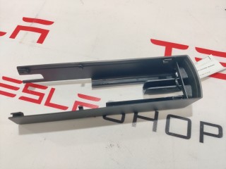 Заглушка салазки сиденья, ориг. номер 1062358-00-D, Tesla Model X 2015-2021