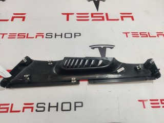 Накладка салазки сидения (водительская), ориг. номер 1061624-00-B, Tesla Model X 2015-2021