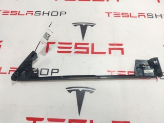 Накладка салазки сидения (пассажирская), ориг. номер 1061628-00-B, Tesla Model X 2015-2021