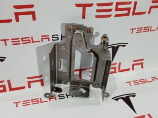 Кронштейн крепления блока радио, ориг. номер 1004833-10-A, Tesla Model S 2012-2016