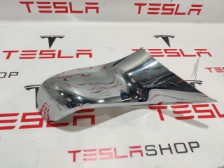 Накладка хромированная 2-го ряда сидения, ориг. номер 1062962-00-B, Tesla Model X 2015-2021