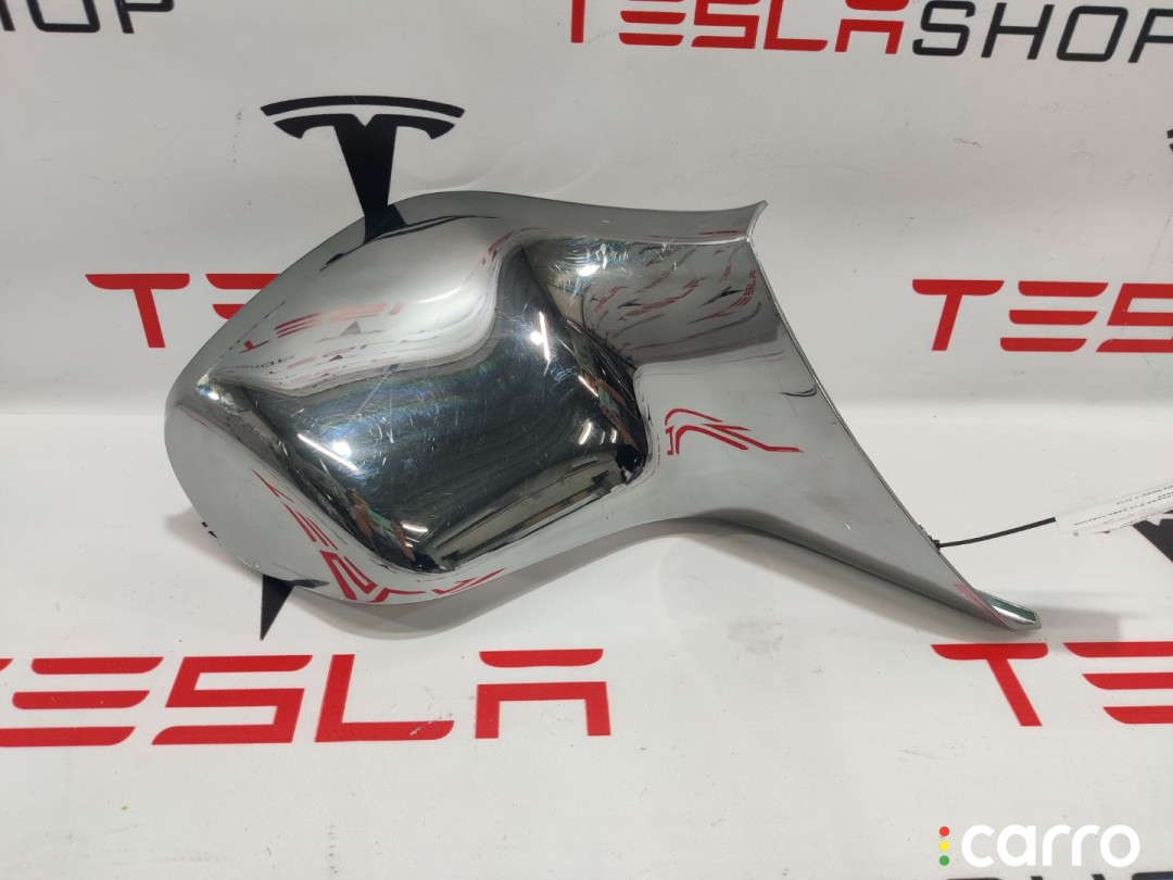 1062970-00-A Накладка хромированная 2-го ряда сидения Tesla Model X 2016г. - фото №1