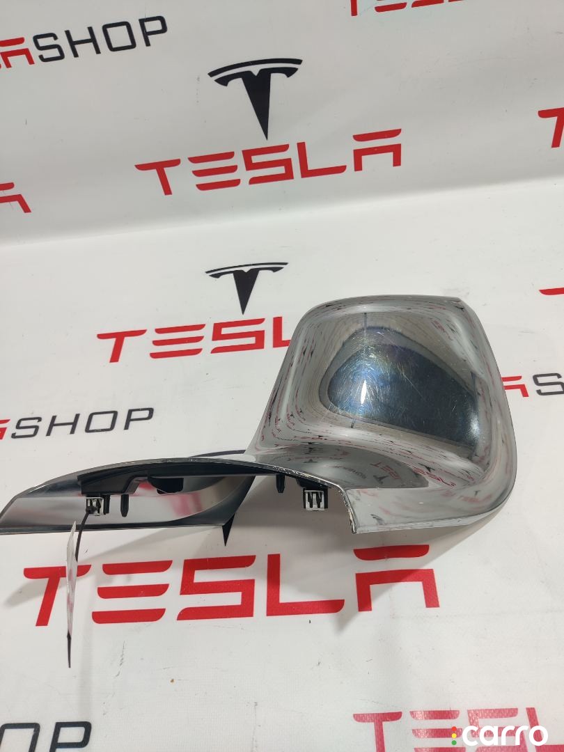 1062970-00-A Накладка хромированная 2-го ряда сидения Tesla Model X 2016г. - фото №3