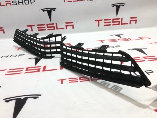 Решётка радиатора бампера переднего, ориг. номер 1050143-00-E, Tesla Model X 2015-2021