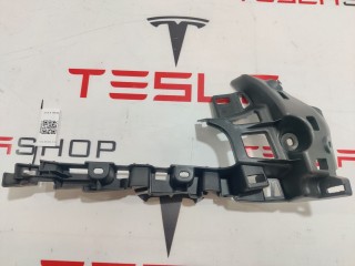 Кронштейн накладки, стойки В, ориг. номер 1053727-00-H, Tesla Model X 2015-2021