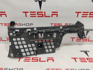 Кронштейн обшивки багажного отделения, ориг. номер 1048064-00-D, Tesla Model X 2015-2021