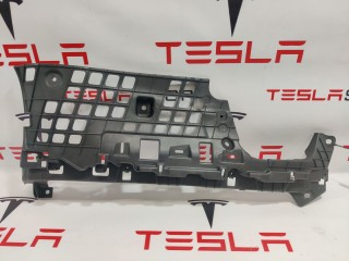 Кронштейн обшивки багажного отделения, ориг. номер 1048065-00-D, Tesla Model X 2015-2021