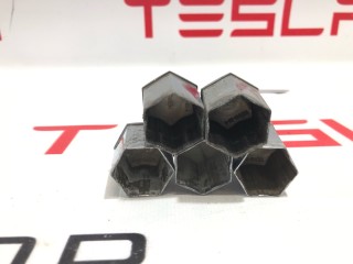 Колпачек колесной гайки, ориг. номер 1027010-00-B, 1027010-02-A, Tesla Model X 2015-2021