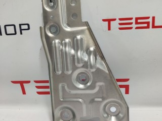 Кронштейн багажника боковой, ориг. номер 1051361-S0-D, 1086805-00-A, Tesla Model X 2015-2021