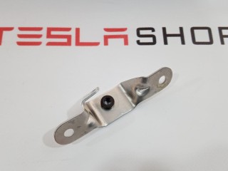 Кронштейн крепления обшивки двери, ориг. номер 1007936-00-I, Tesla Model S 2012-2016