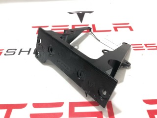 Кронштейн накладки, стойки В, ориг. номер 1052518-00-H, Tesla Model X 2015-2021