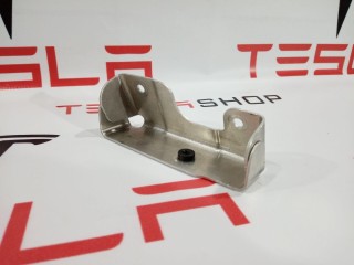 Кронштейн крепления обшивки двери, ориг. номер 1003540-00-A, Tesla Model S 2012-2016