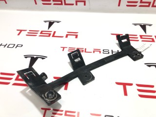 прочая запчасть, ориг. номер 1046959-00-F, Tesla Model X 2015-2021