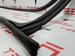 Уплотнитель проема дверного, ориг. номер 6009583-00-M, Tesla Model S 2012-2016
