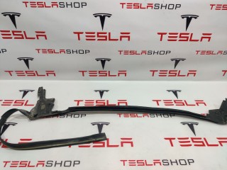 Уплотнитель стекла внутренний двери, ориг. номер 1032178-00-D, Tesla Model X 2015-2021