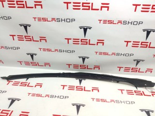 Накладка закрытия подъемной задней двери, ориг. номер 1037559-00-D, Tesla Model X 2015-2021
