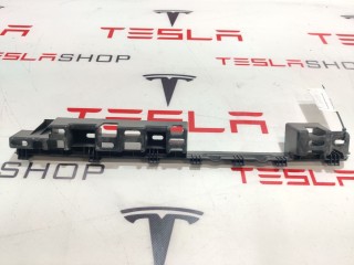 Кронштейн порога двери, ориг. номер 1056095-00-B, 1051827-00-B, Tesla Model X 2015-2021